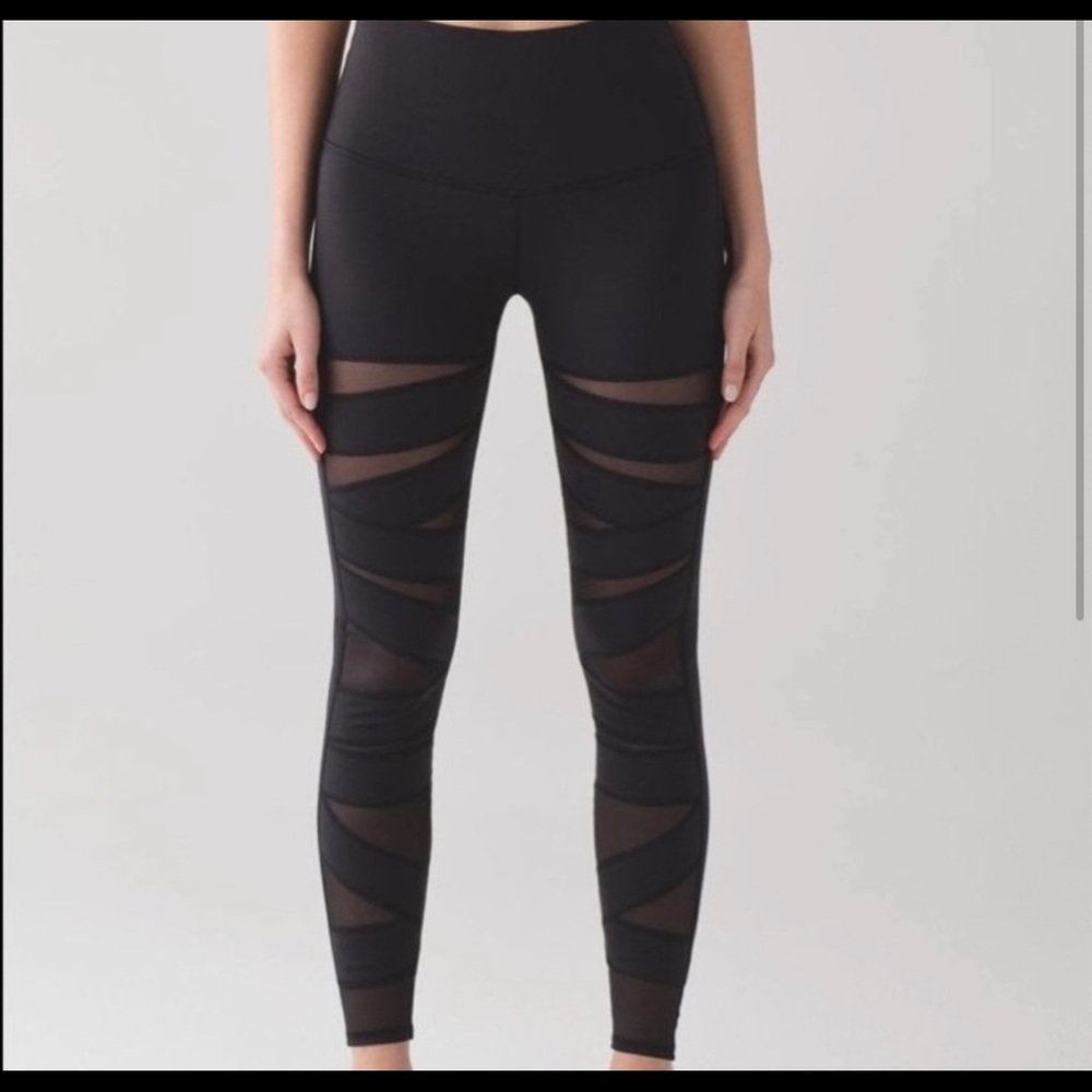 Lulu cut out leggings!